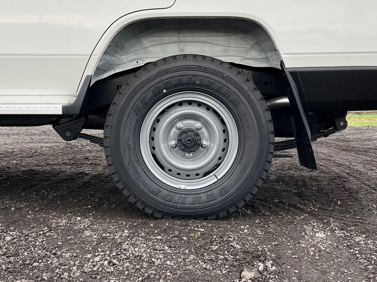 Toyota Land Cruiser HZJ76 4x4 Sports Utility Vehicle (SUV) 14