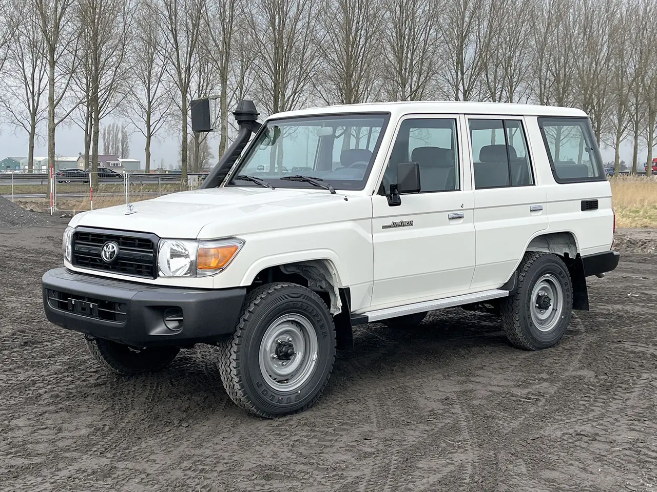 Toyota Land Cruiser HZJ76 SUV (Véhicule Utilitaire Sport) 4x4