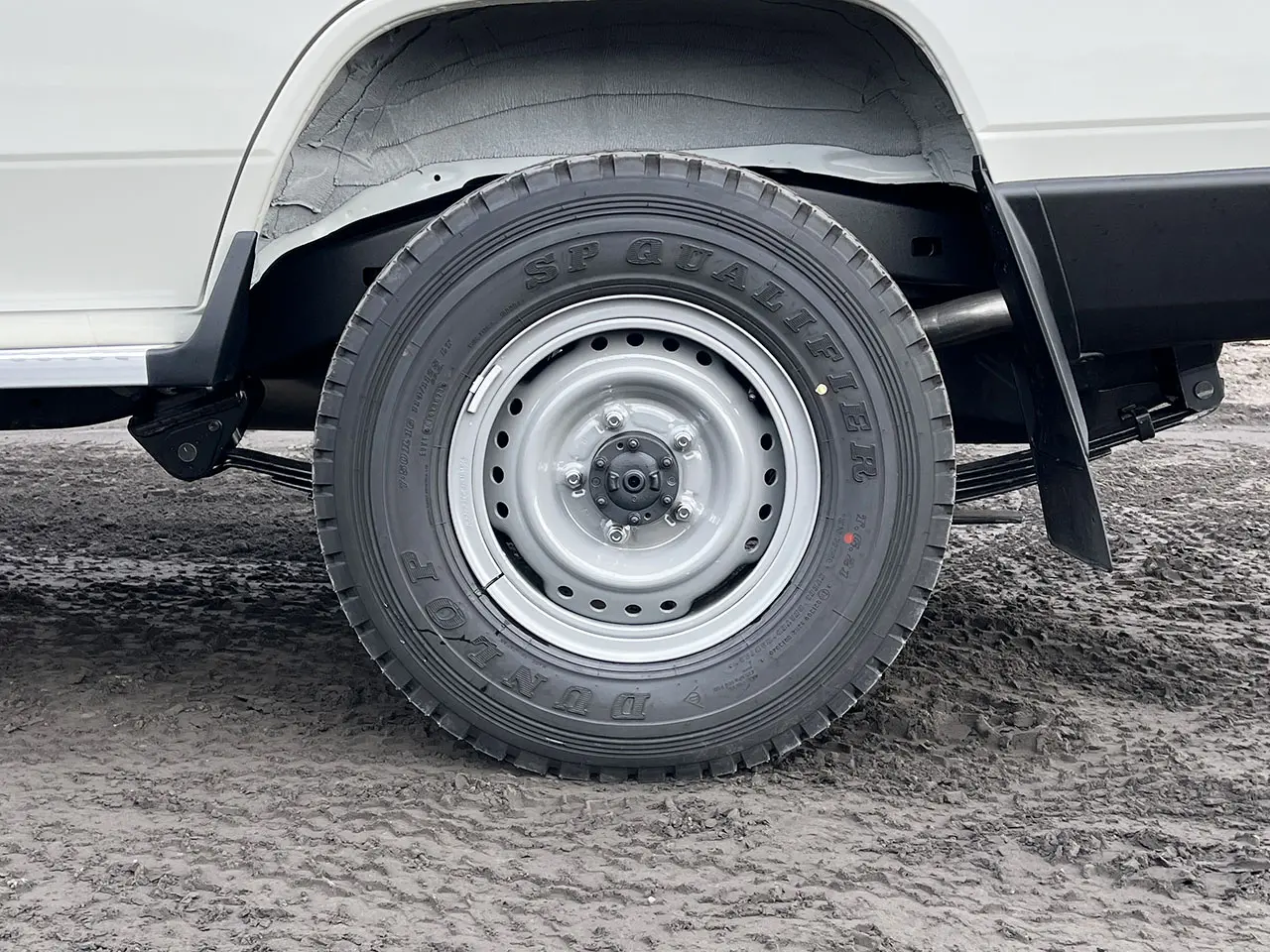 Toyota Land Cruiser HZJ76 4x4 Sports Utility Vehicle (SUV) 14