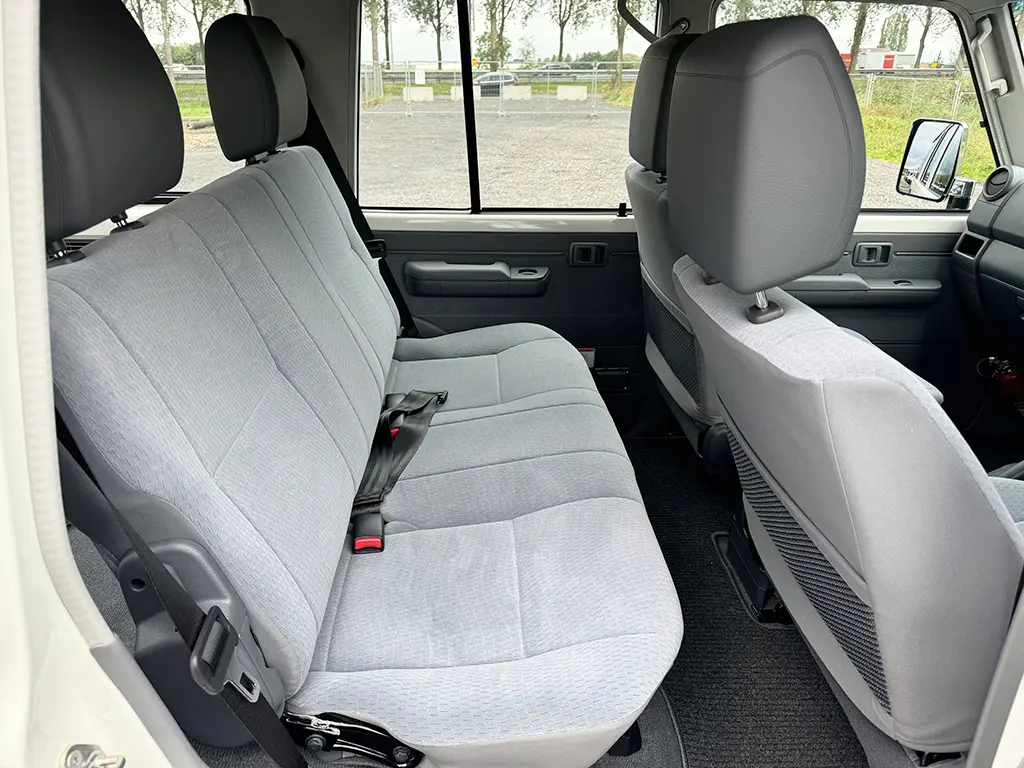 Toyota Land Cruiser HZJ76 SUV (Véhicule Utilitaire Sport) 4x4 10