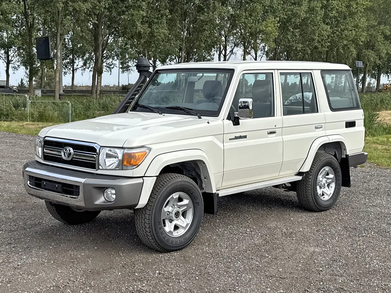Toyota Land Cruiser HZJ76L Hard Top 4x4
