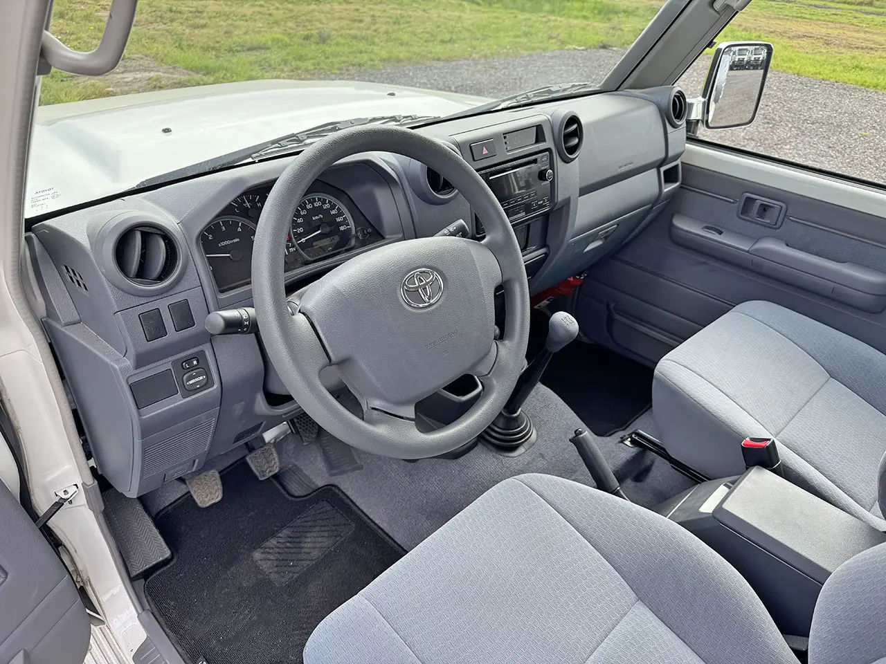 Toyota Land Cruiser HZJ76L 4x4 Hard Top 3