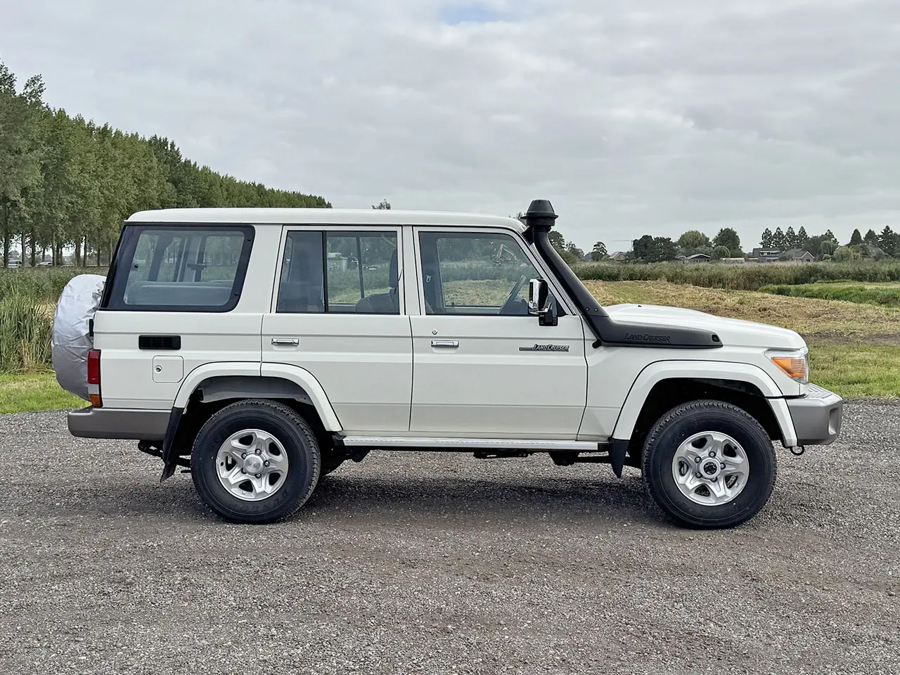 Toyota Land Cruiser HZJ76L Hard Top 4x4 5