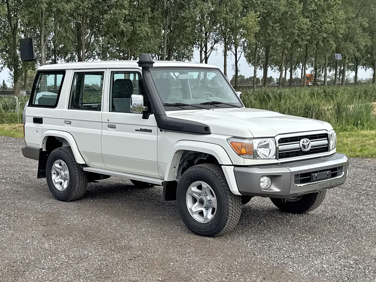 Toyota Land Cruiser HZJ76L Hard Top 4x4 8