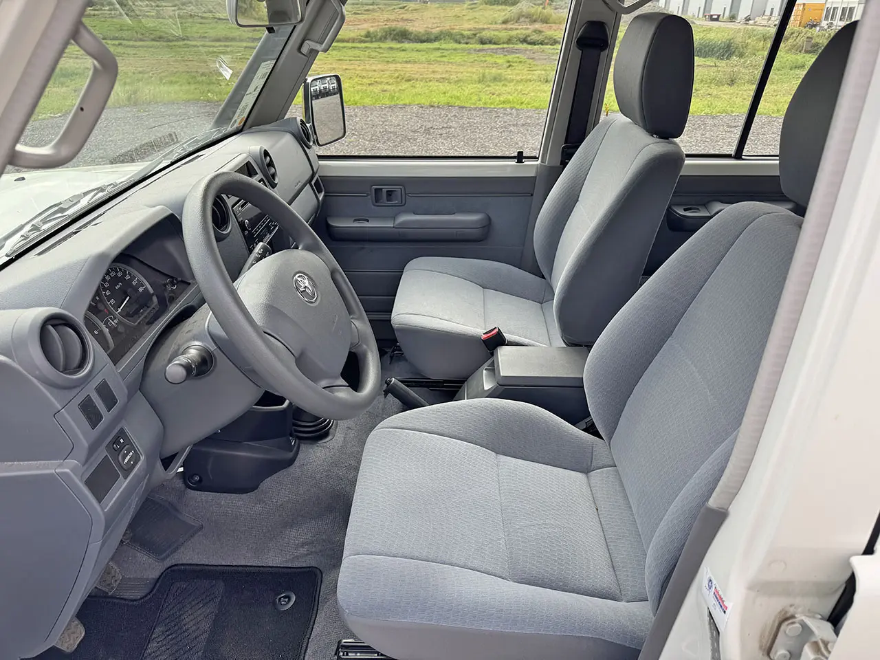 Toyota Land Cruiser HZJ76L 4x4 Hard Top 9