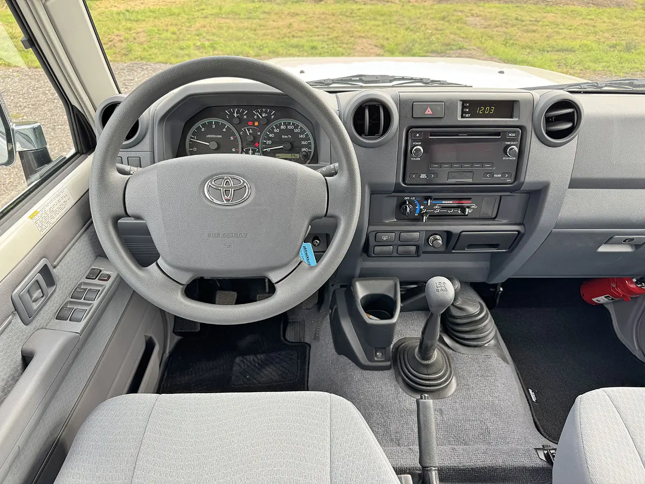 Toyota Land Cruiser HZJ76L 4x4 Hard Top 10