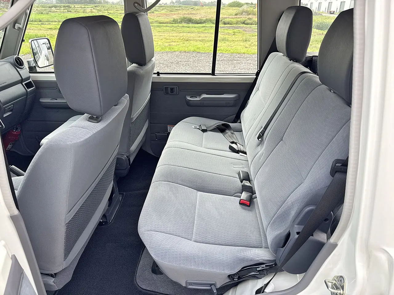 Toyota Land Cruiser HZJ76L 4x4 Hard Top 11