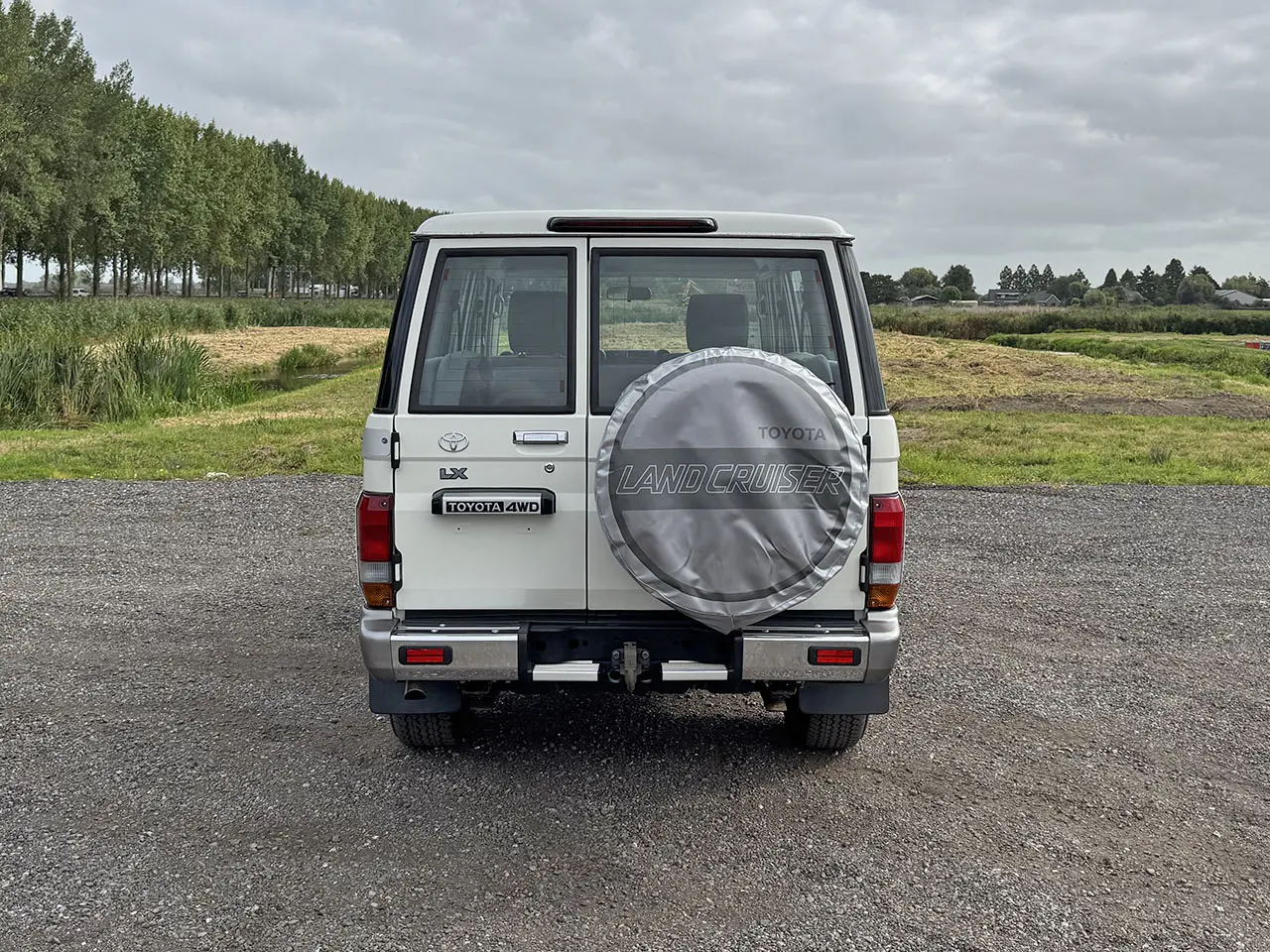 Toyota Land Cruiser HZJ76L 4x4 Hard Top 12