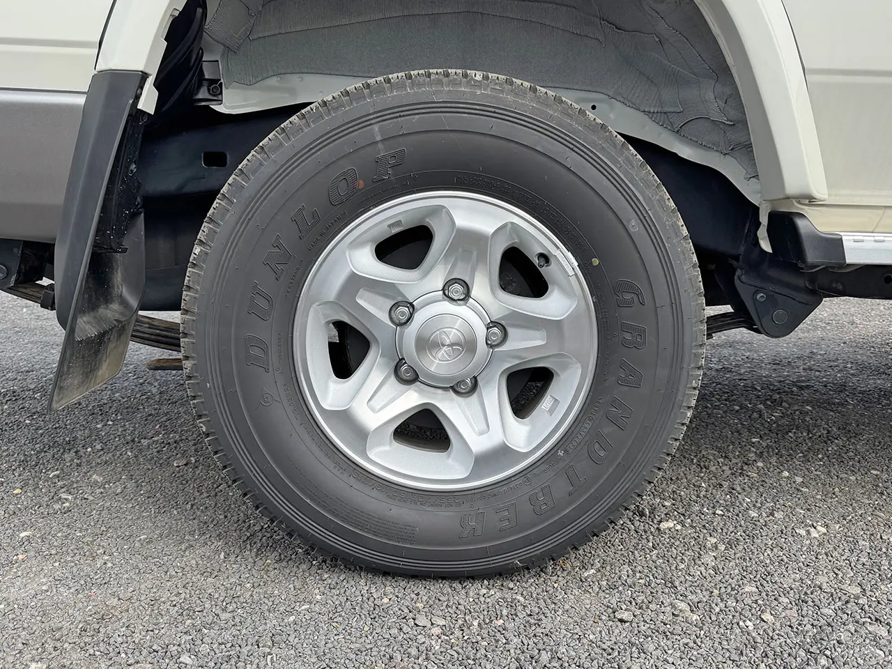 Toyota Land Cruiser HZJ76L Hard Top 4x4 18