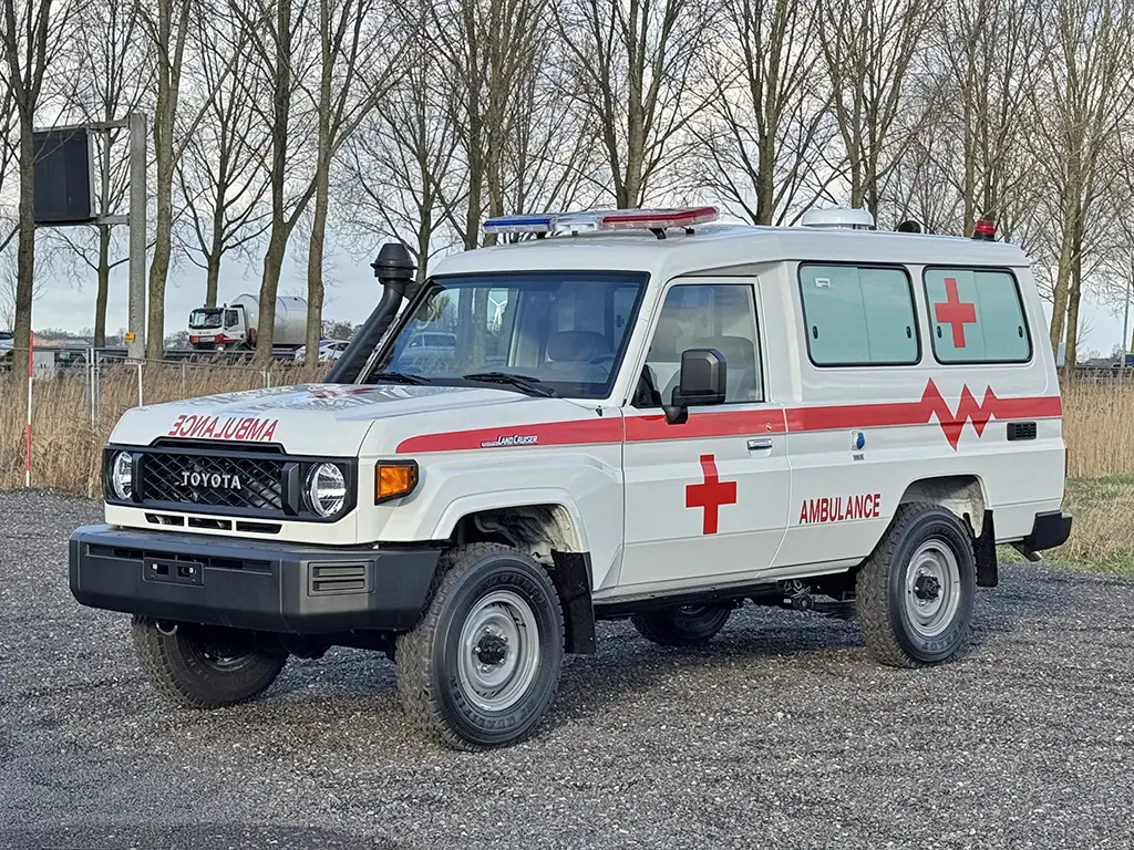 Toyota Land Cruiser HZJ78 4x4 Ambulance 1