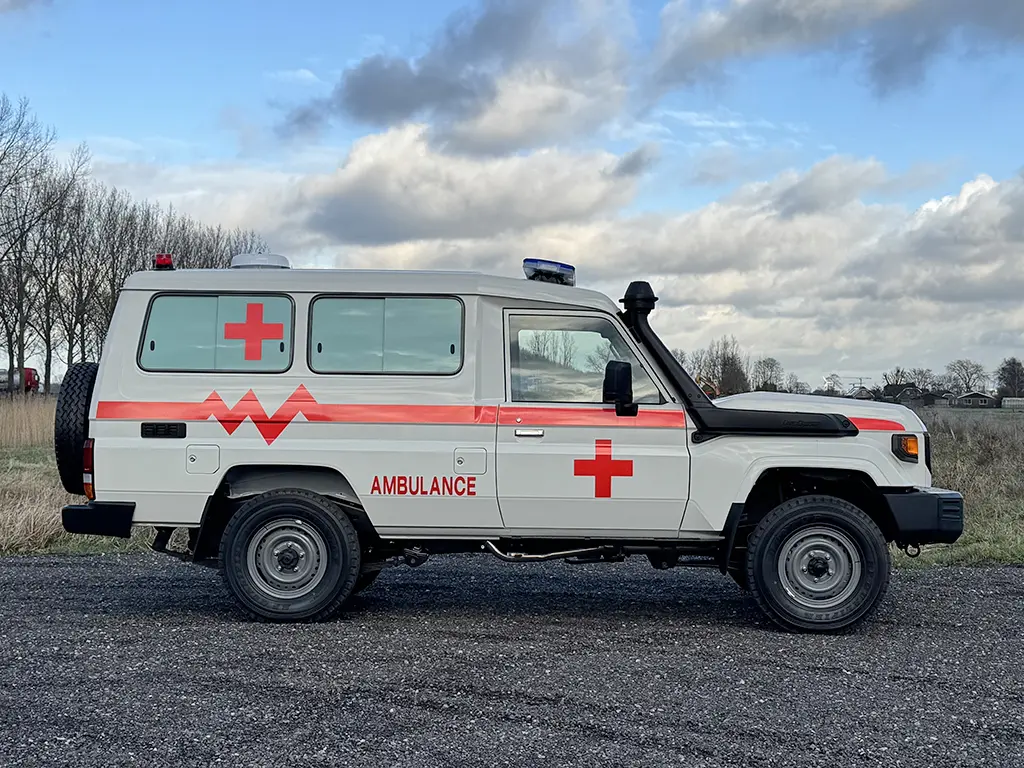 Toyota Land Cruiser HZJ78 4x4 Ambulance 5