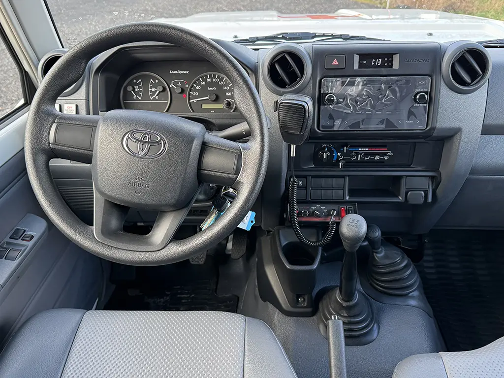 Toyota Land Cruiser HZJ78 4x4 Ambulance 9