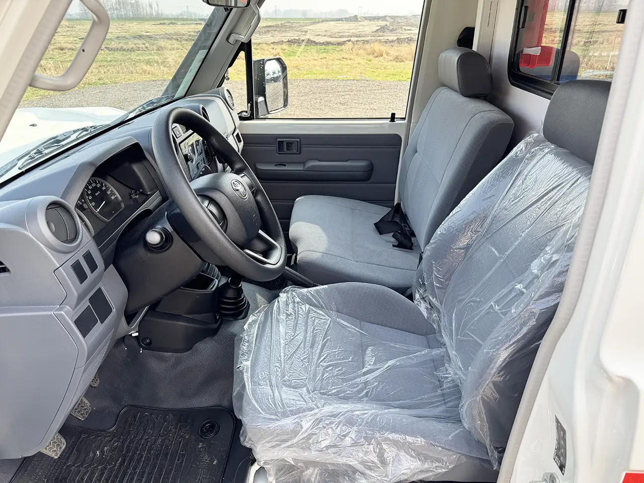 Toyota Land Cruiser HZJ78 4x4 Ambulance 9