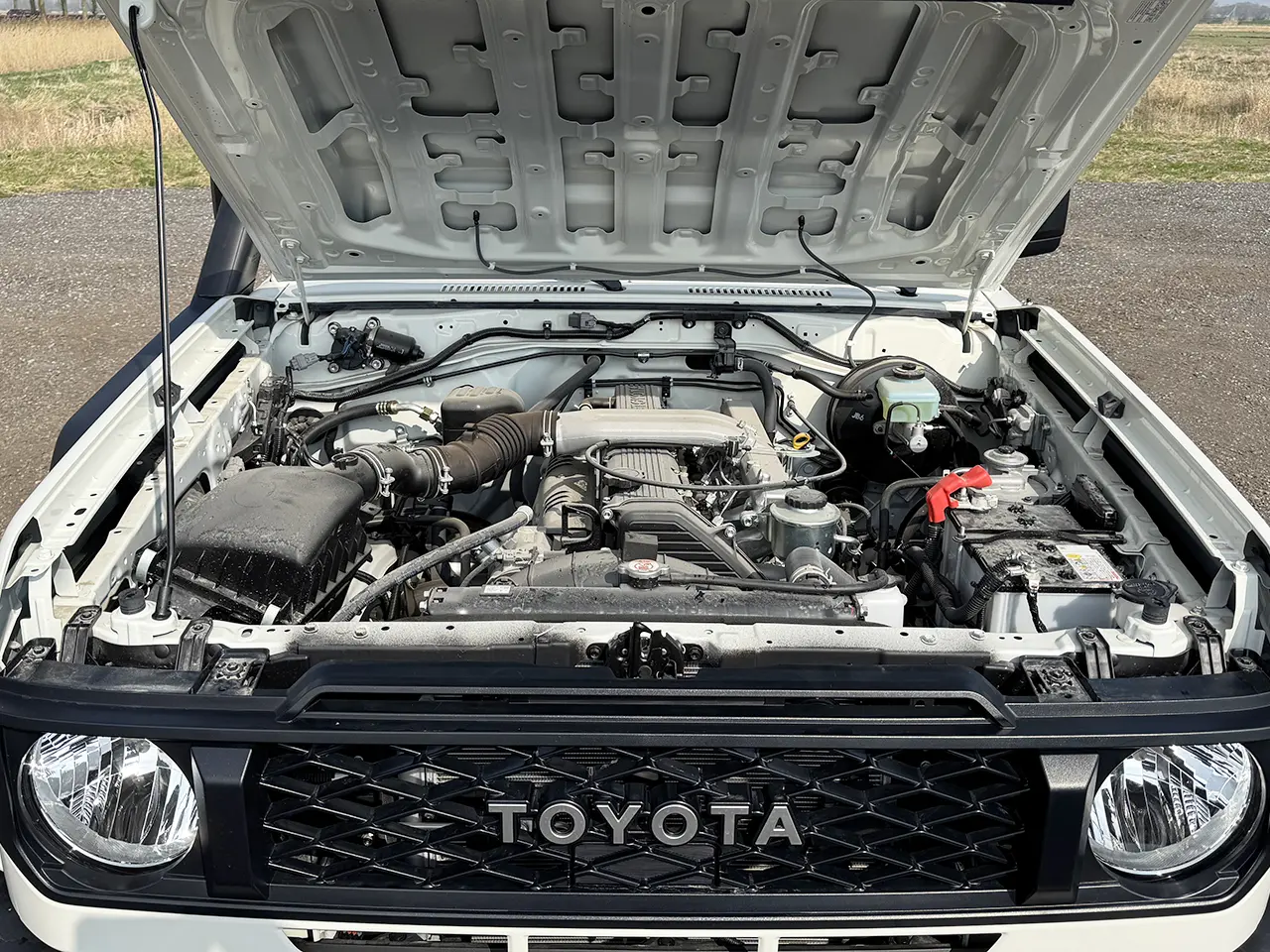 Toyota Land Cruiser HZJ78 4x4 Ambulance 18