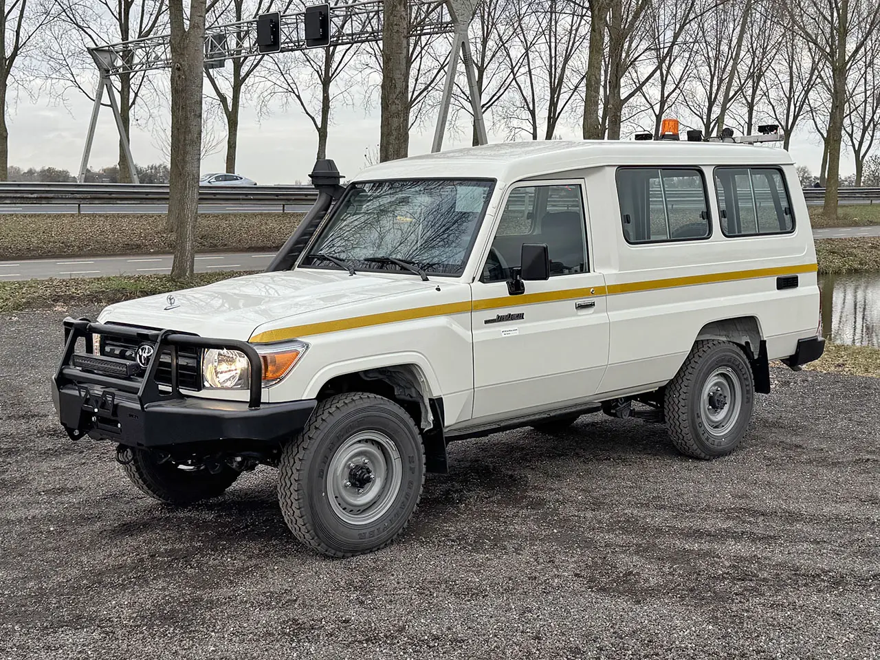 Toyota Land Cruiser HZJ78L Hard Top 4x4