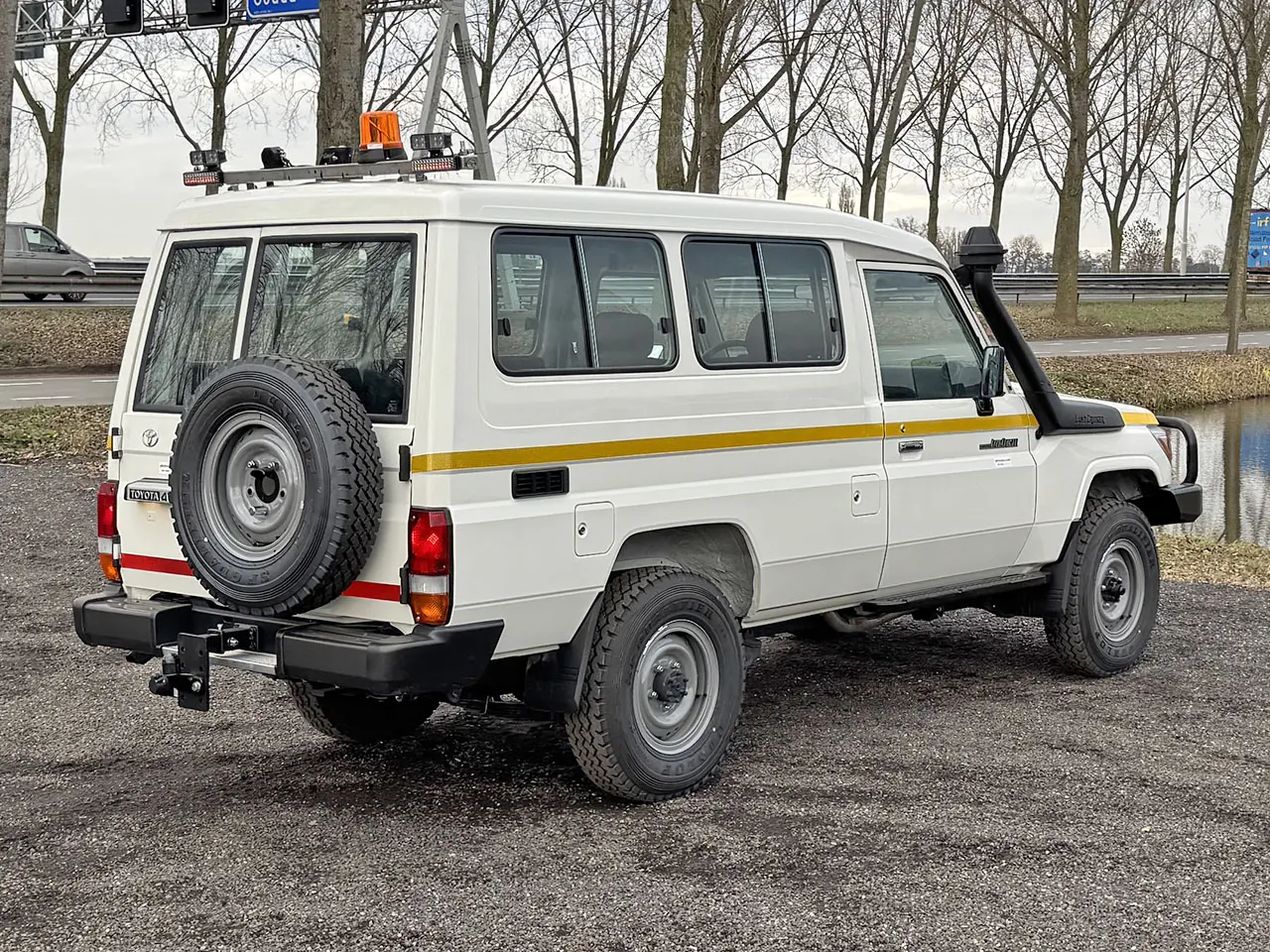 Toyota Land Cruiser HZJ78L 4x4 Hard Top 2