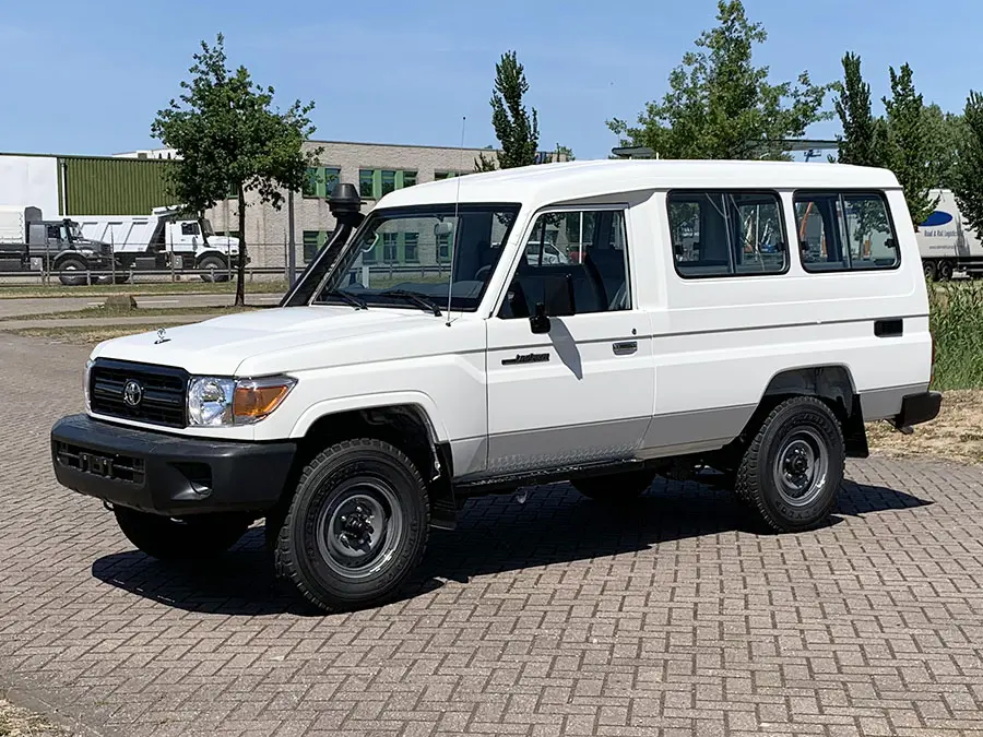 Toyota Land Cruiser HZJ78L 4x4 Hard Top