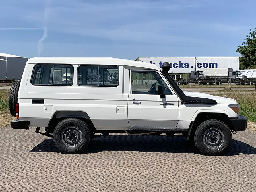 Toyota Land Cruiser HZJ78L Hard Top 4x4