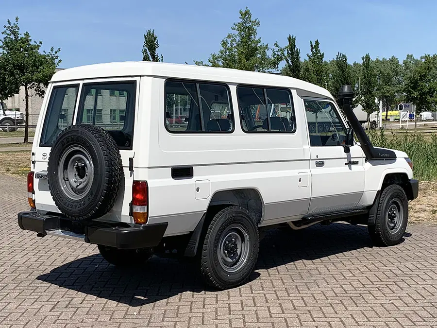 Toyota Land Cruiser HZJ78L 4x4 Hard Top 5