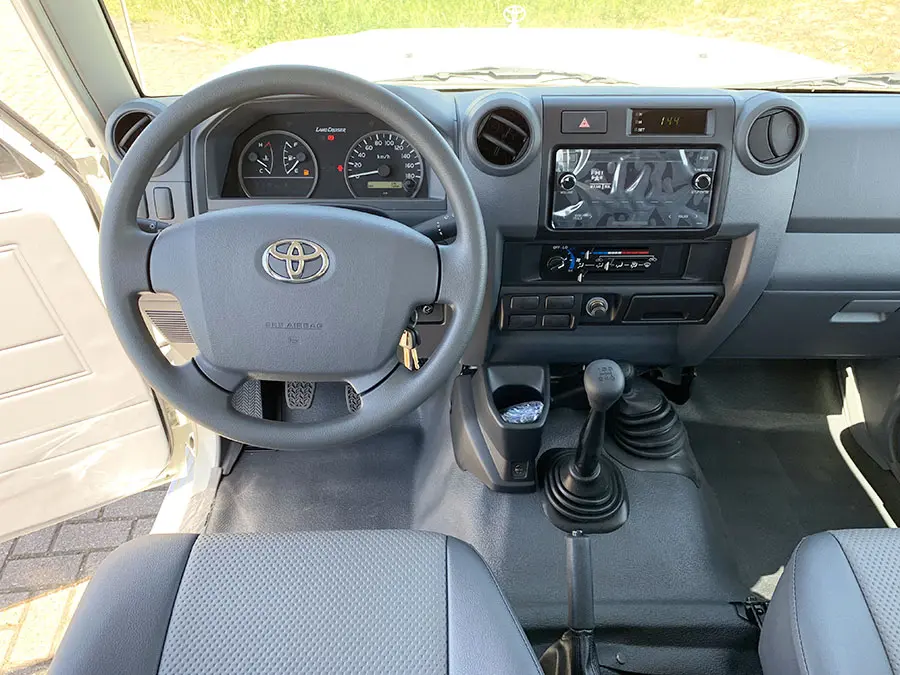 Toyota Land Cruiser HZJ78L 4x4 Hard Top 9