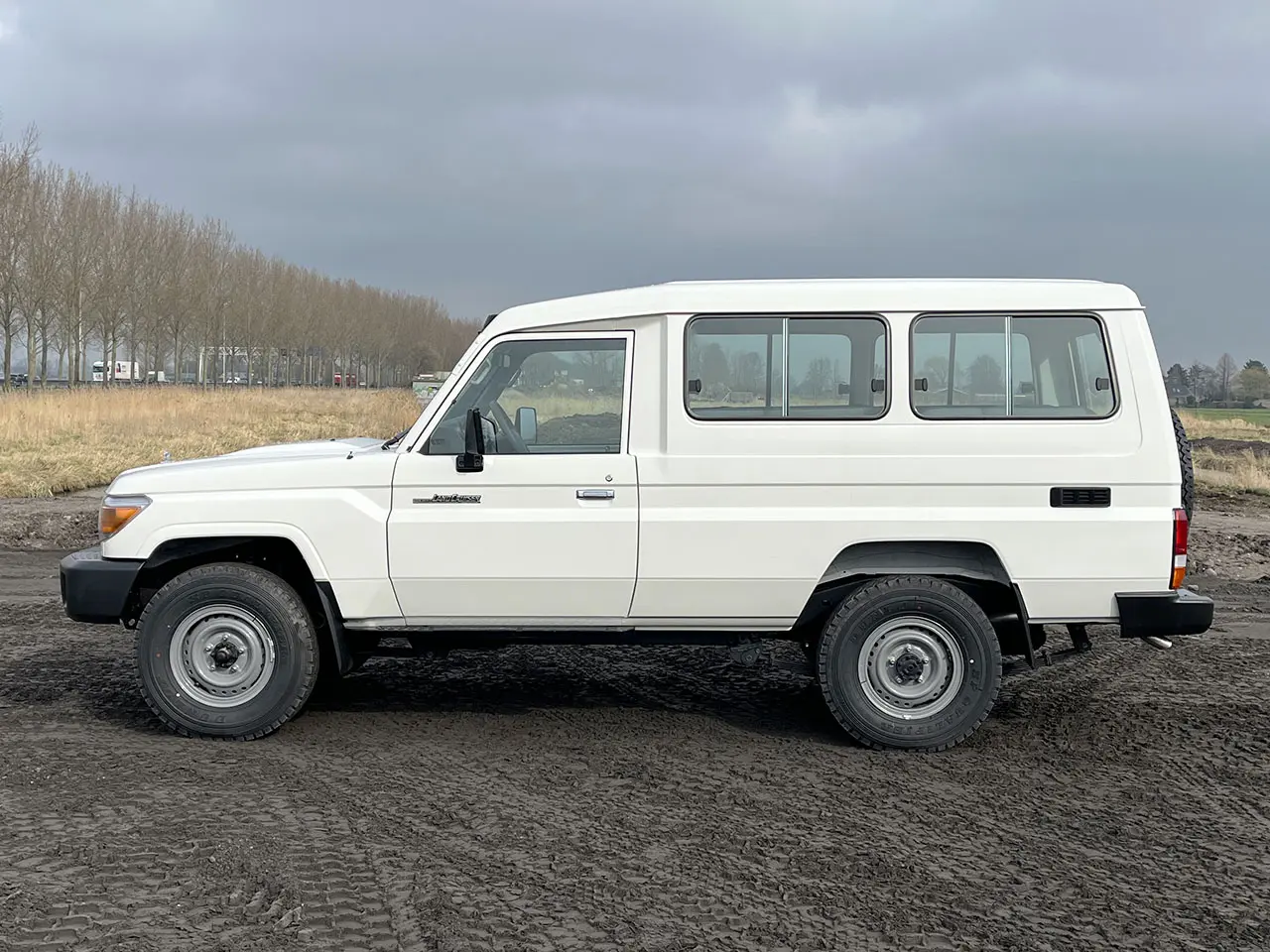 Toyota Land Cruiser HZJ78L 4x4 Hard Top