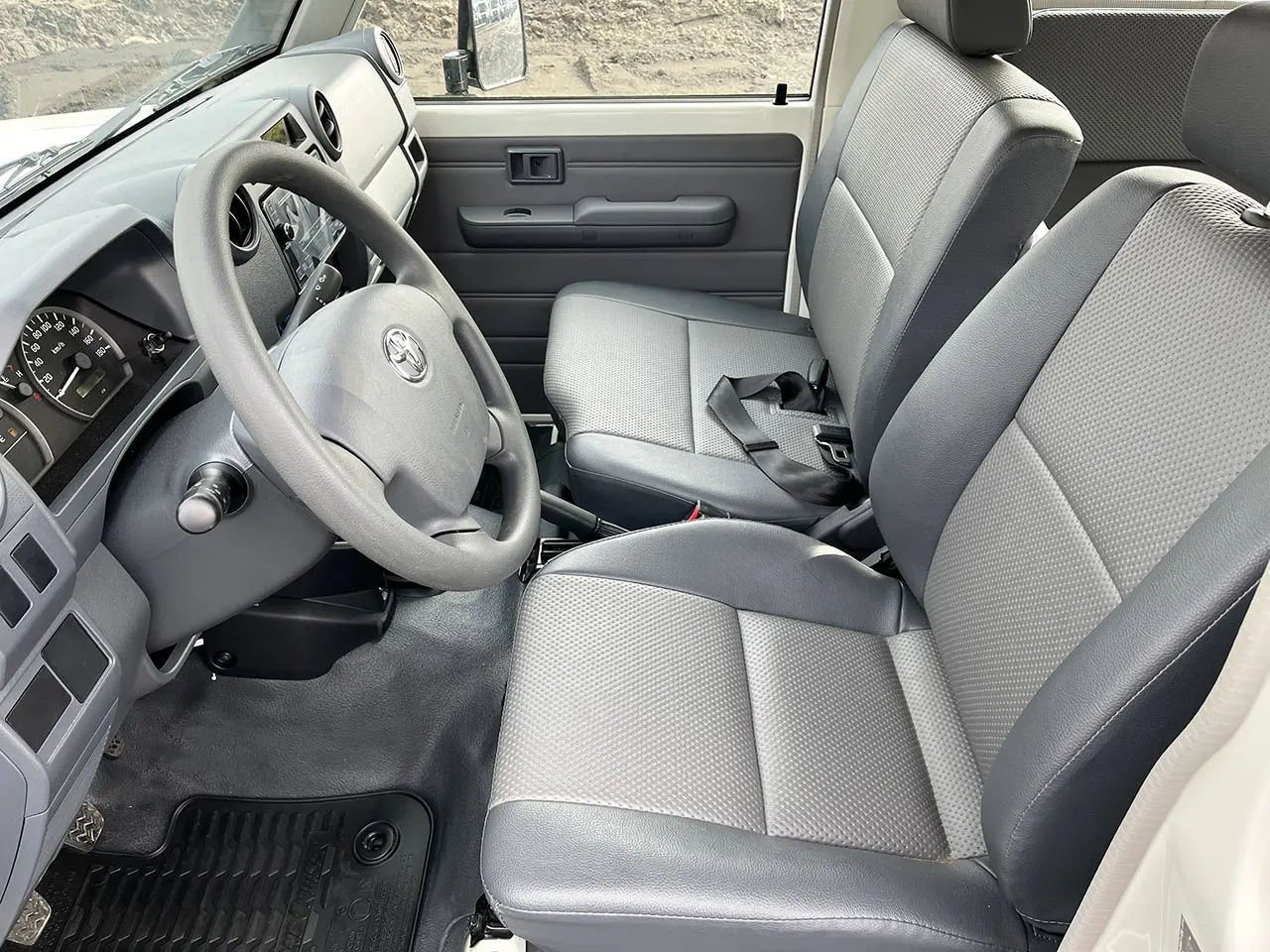 Toyota Land Cruiser HZJ78L 4x4 Hard Top 7