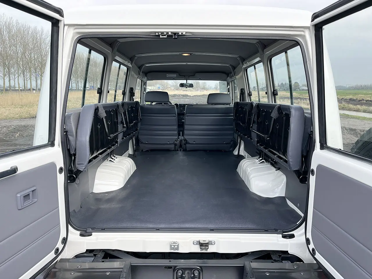 Toyota Land Cruiser HZJ78L 4x4 Hard Top 10