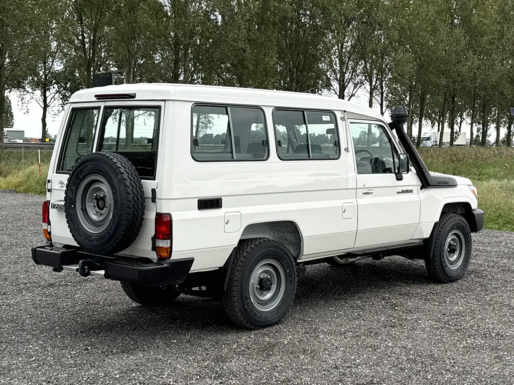 Toyota Land Cruiser HZJ78L 4x4 Hard Top