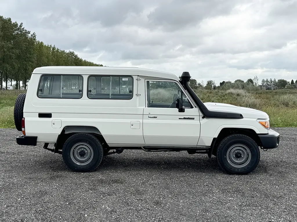 Toyota Land Cruiser HZJ78L 4x4 Hard Top 5