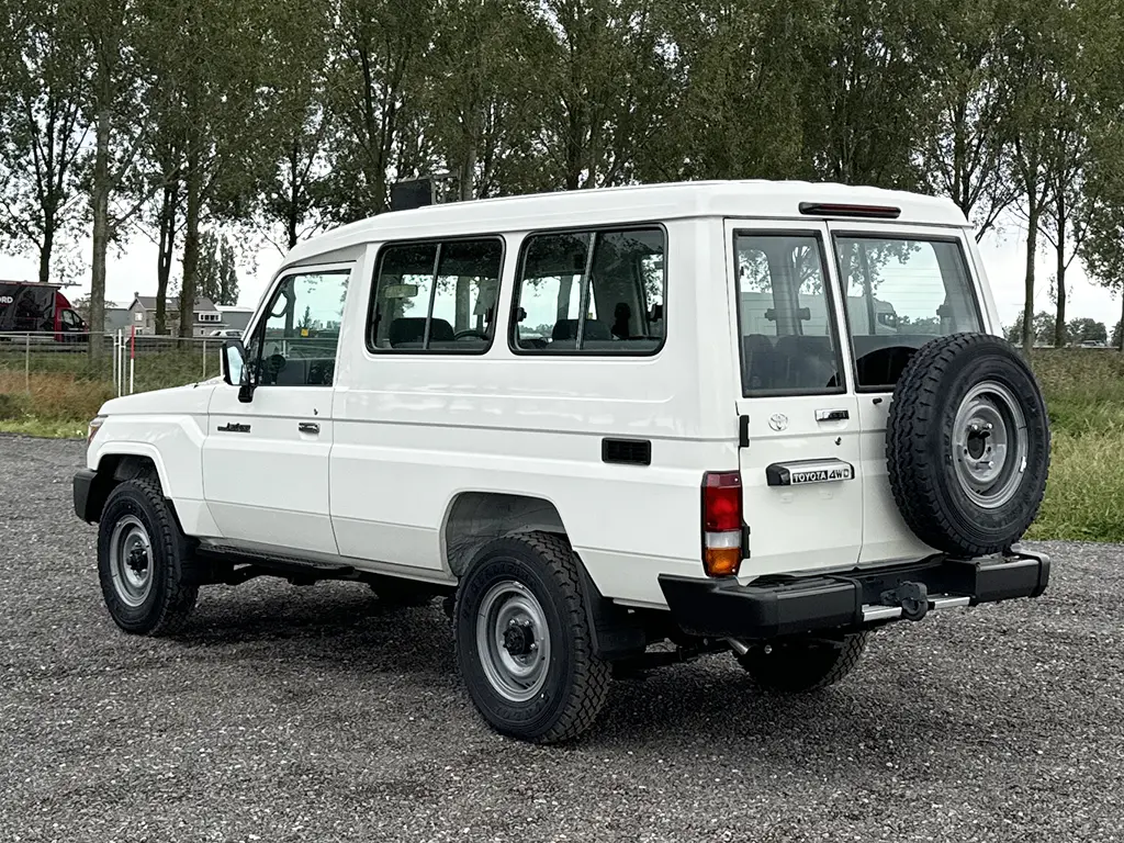 Toyota Land Cruiser HZJ78L Hard Top 4x4 6