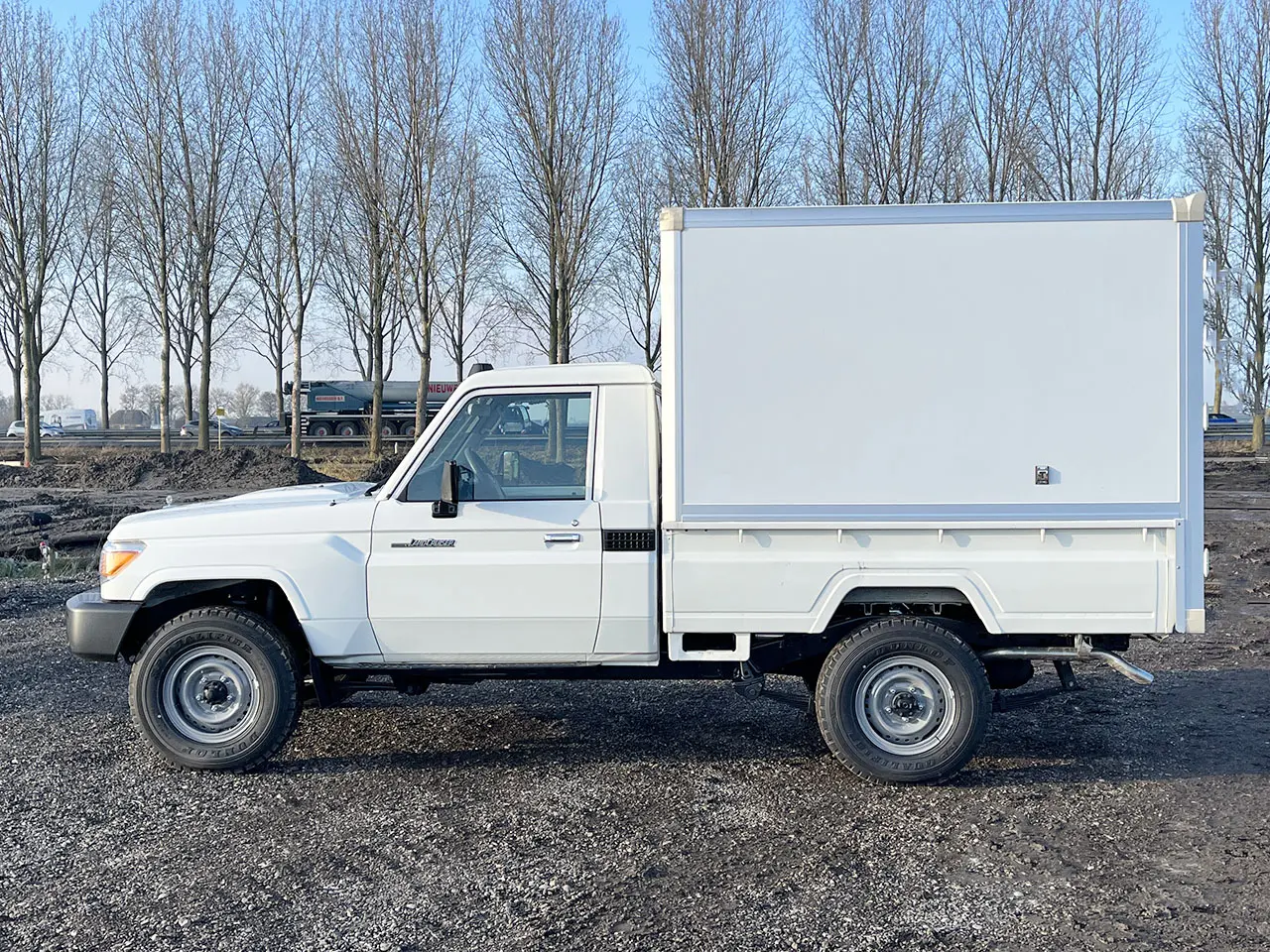 Toyota Land Cruiser HZJ79 4x4 Closed box vehicle