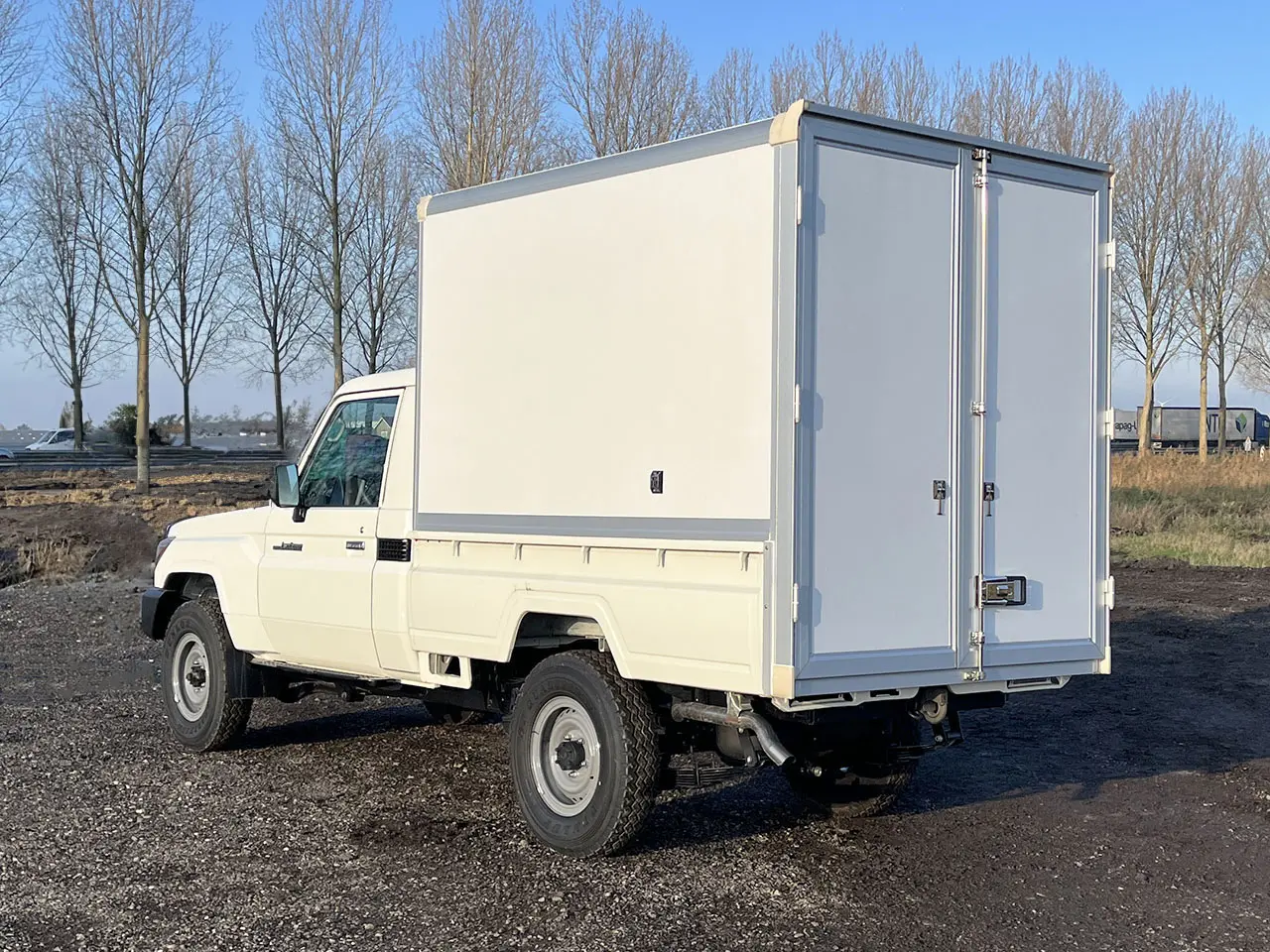 Toyota Land Cruiser HZJ79 Closed box vehicle 4x4 3