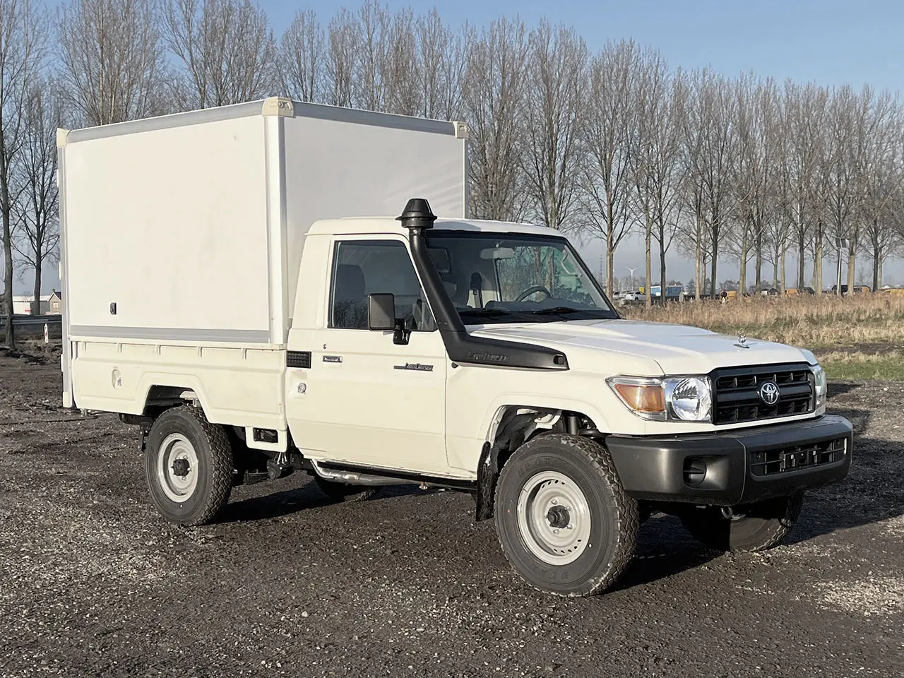 Toyota Land Cruiser HZJ79 4x4 Closed box vehicle 4