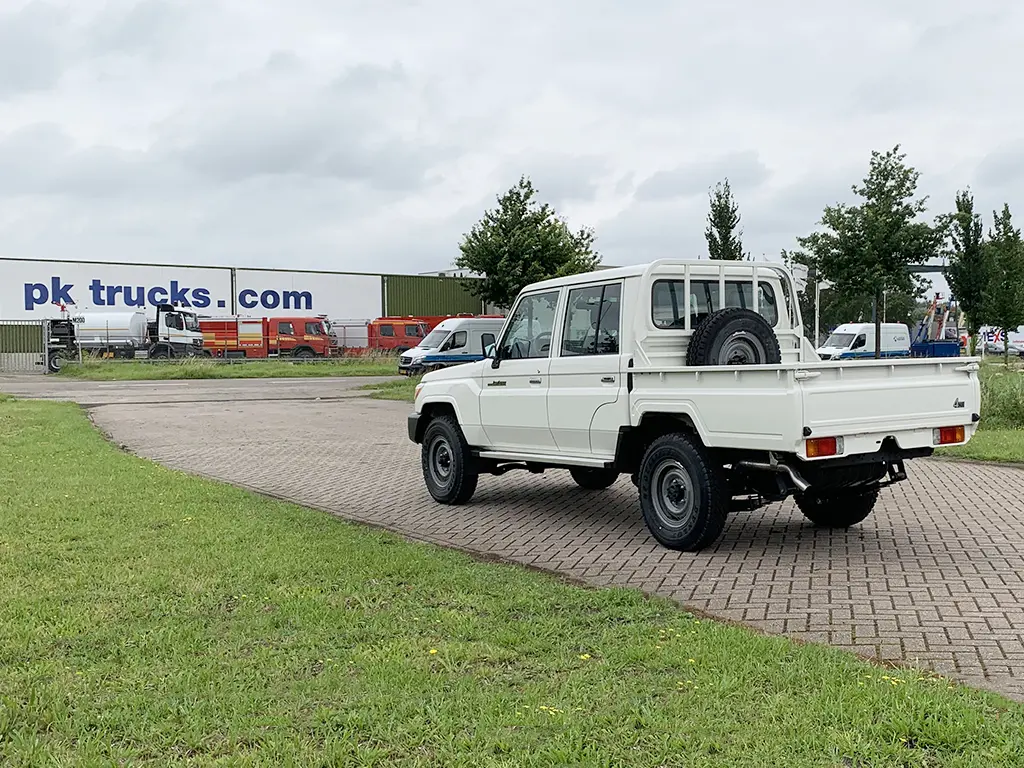 Toyota Land Cruiser HZJ79 4x4 Double Cab Pick-up