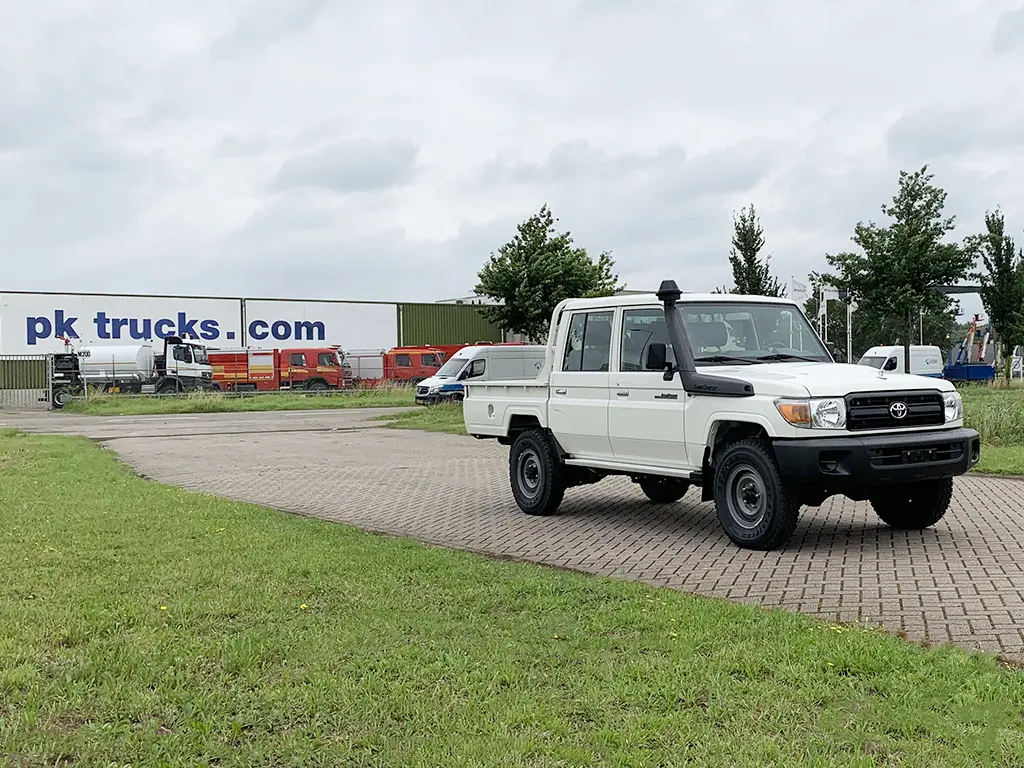 Toyota Land Cruiser HZJ79 4x4 Double Cab Pick-up 4