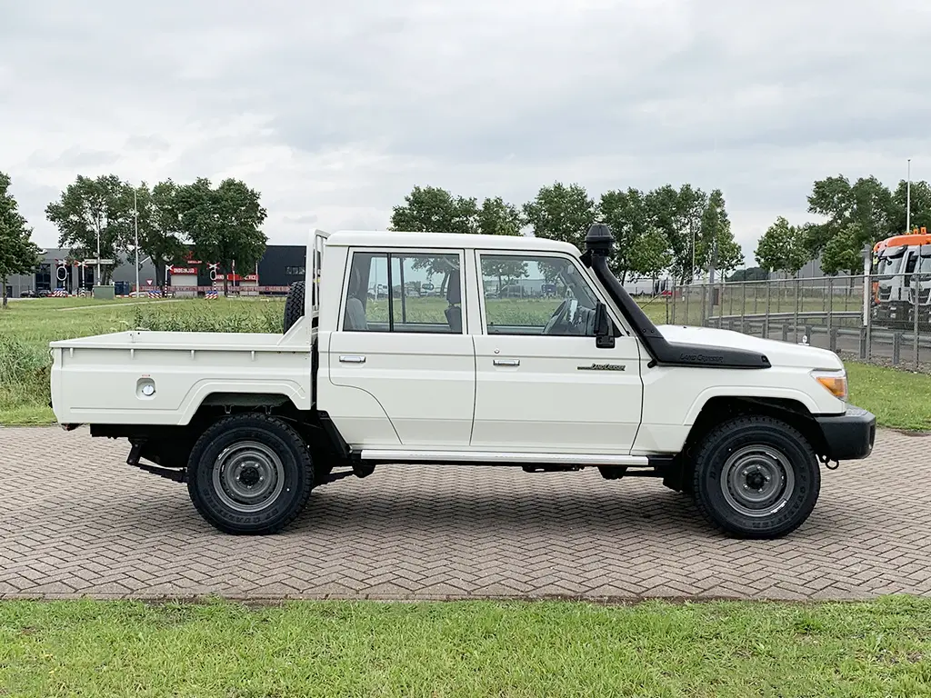 Toyota Land Cruiser HZJ79 4x4 Double Cab Pick-up 5
