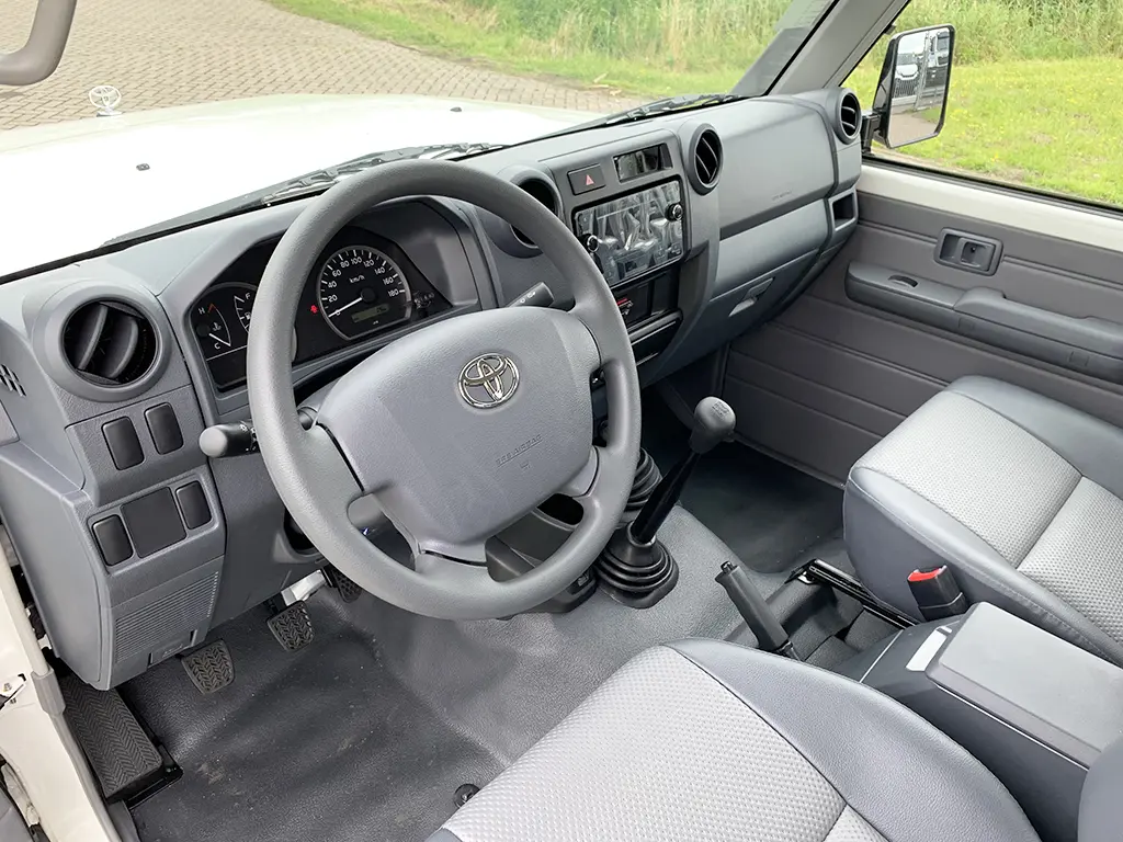 Toyota Land Cruiser HZJ79 Double Cab Pick-up 4x4 8