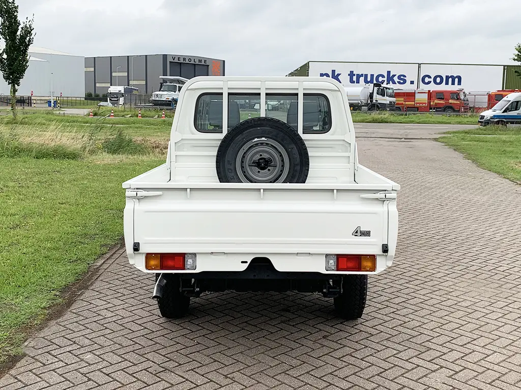 Toyota Land Cruiser HZJ79 4x4 Double Cab Pick-up 11