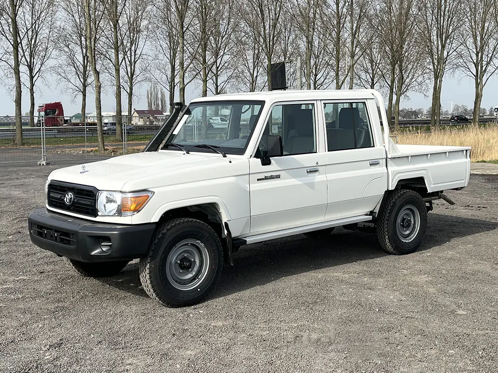 Toyota Land Cruiser HZJ79 4x4 Double Cab Pick-up 1
