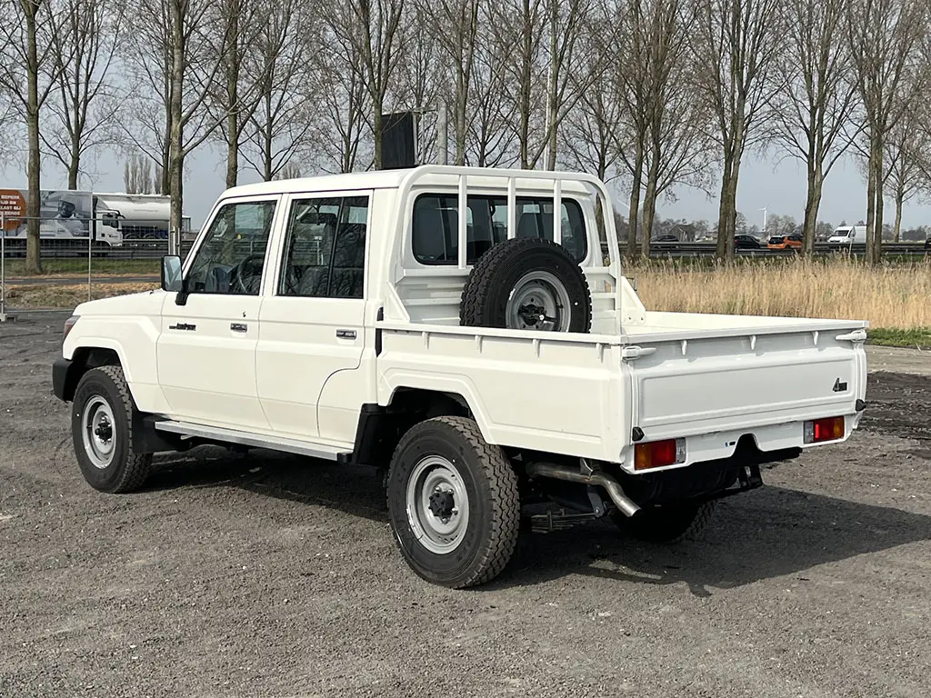 Toyota Land Cruiser HZJ79 4x4 Double Cab Pick-up 3