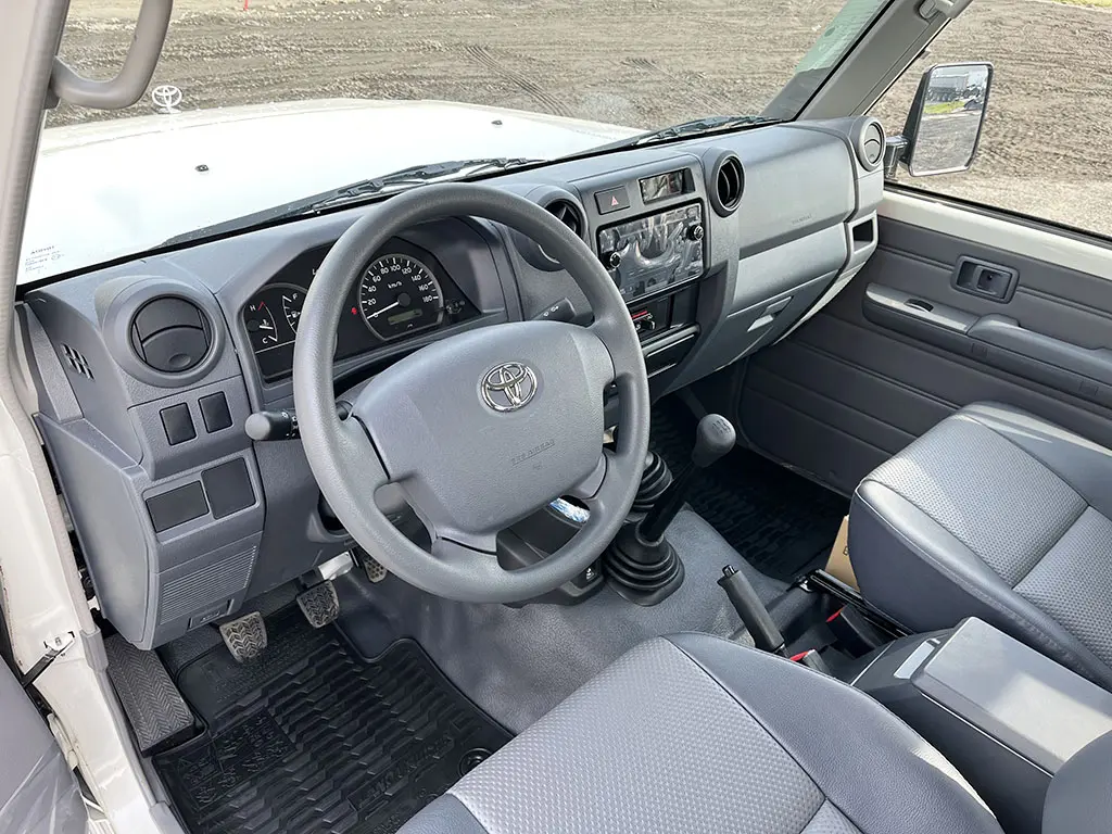 Toyota Land Cruiser HZJ79 Double Cab Pick-up 4x4 8