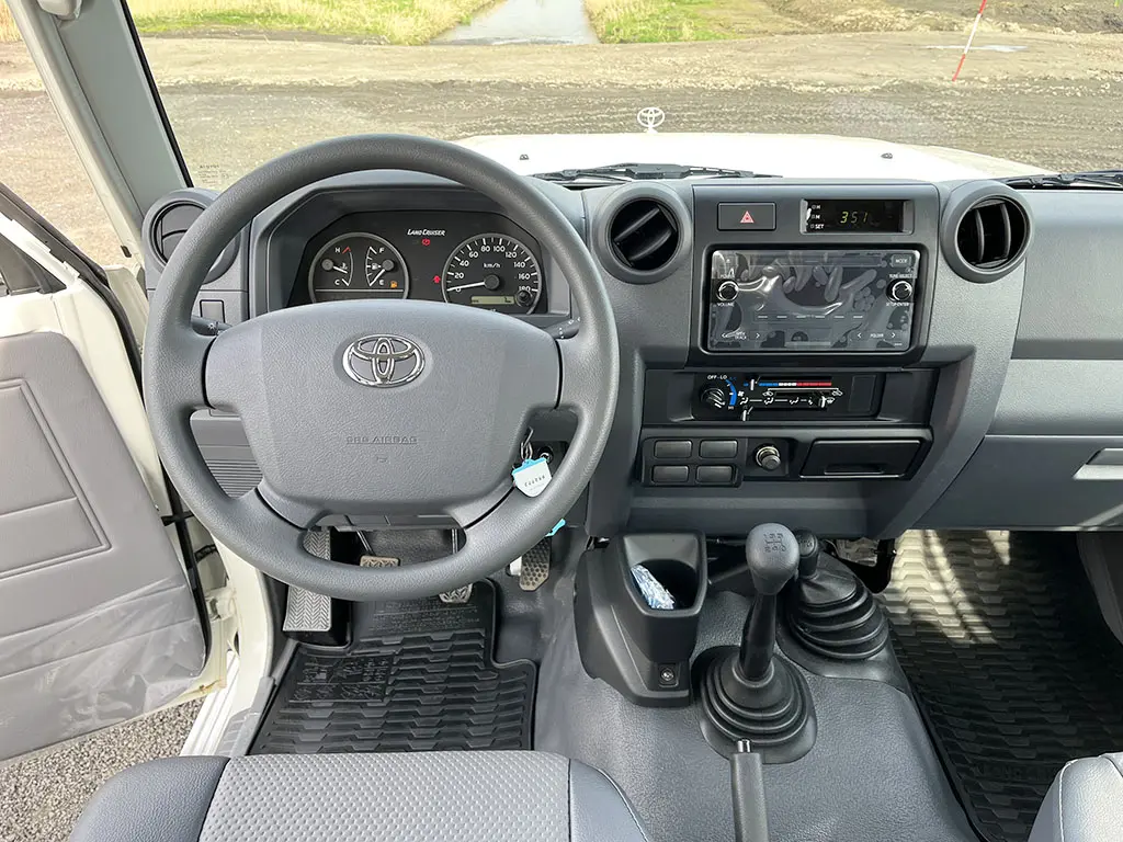 Toyota Land Cruiser HZJ79 4x4 Double Cab Pick-up 9