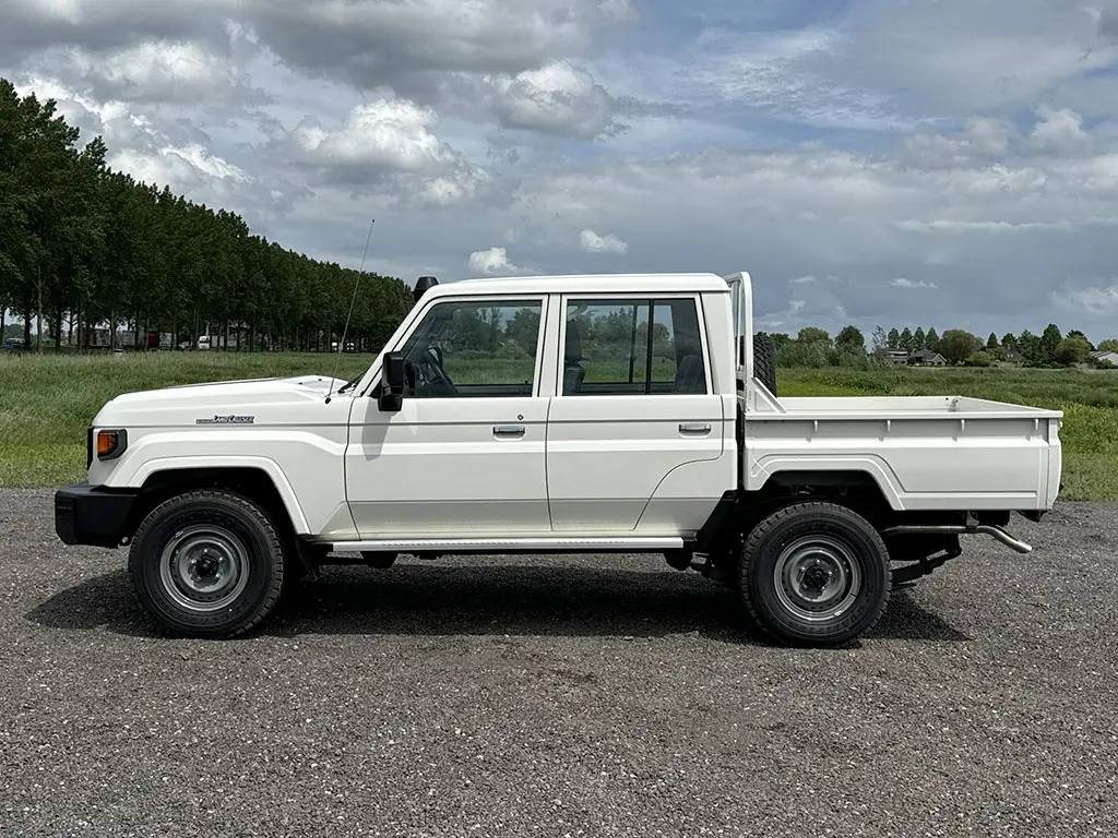 Toyota Land Cruiser HZJ79 4x4 Double Cab Pick-up 2