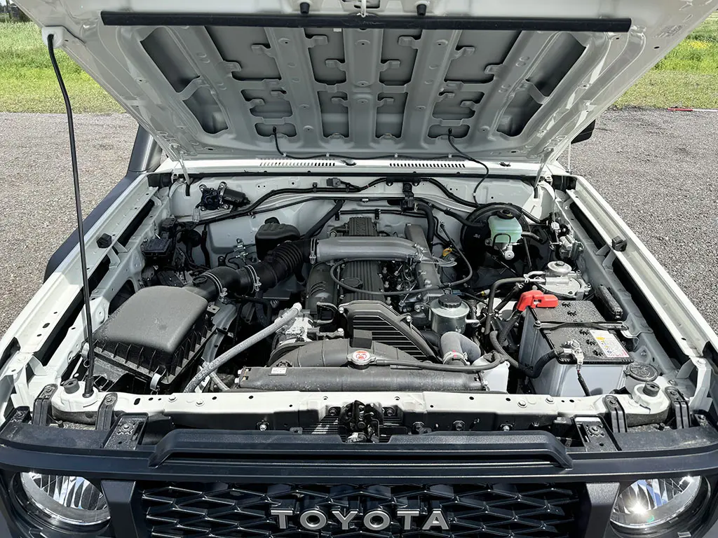 Toyota Land Cruiser HZJ79 4x4 Double Cab Pick-up 12