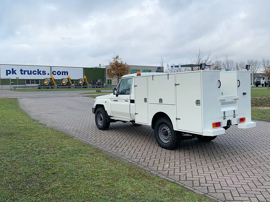 Toyota Land Cruiser HZJ79 4x4 Mobile Workshop 3