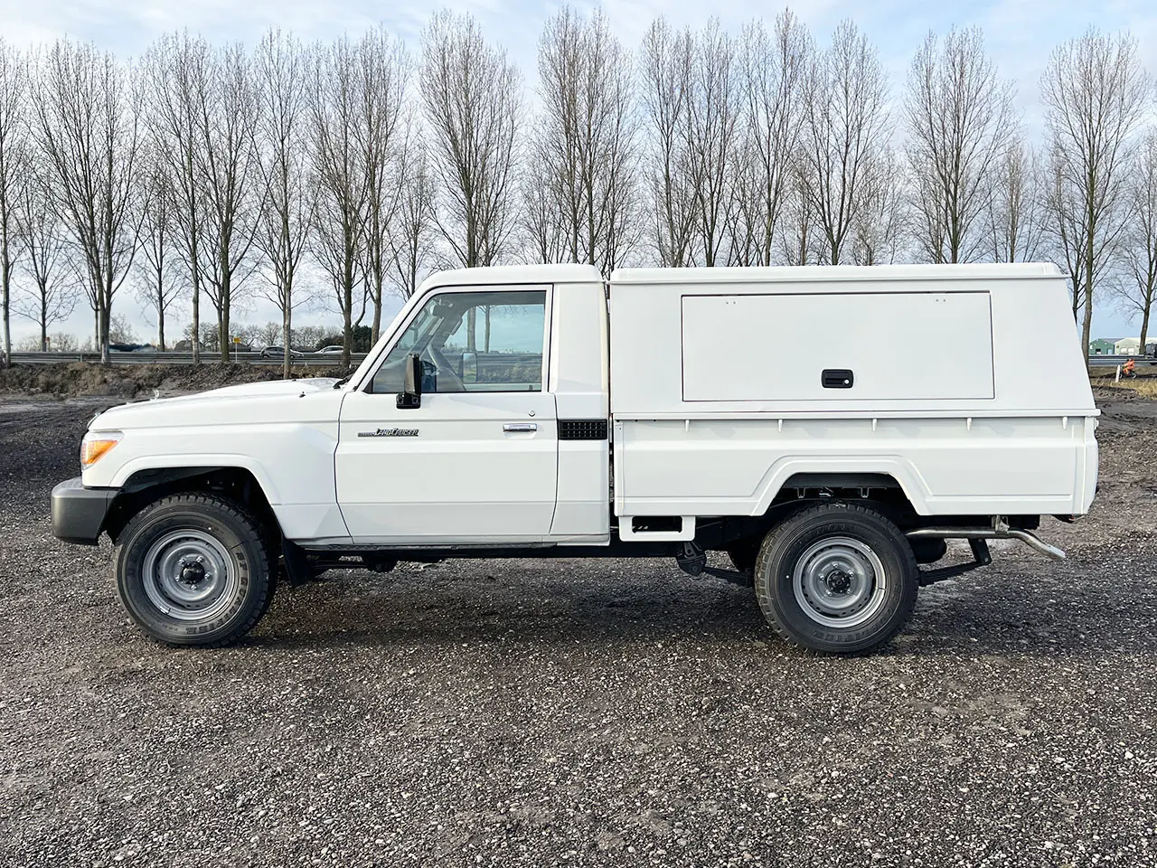 Toyota Land Cruiser HZJ79 4x4 Atelier mobile 2