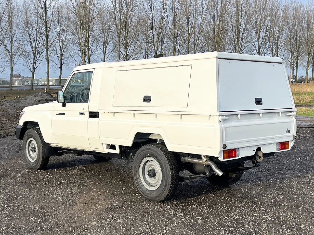 Toyota Land Cruiser HZJ79 Atelier mobile 4x4