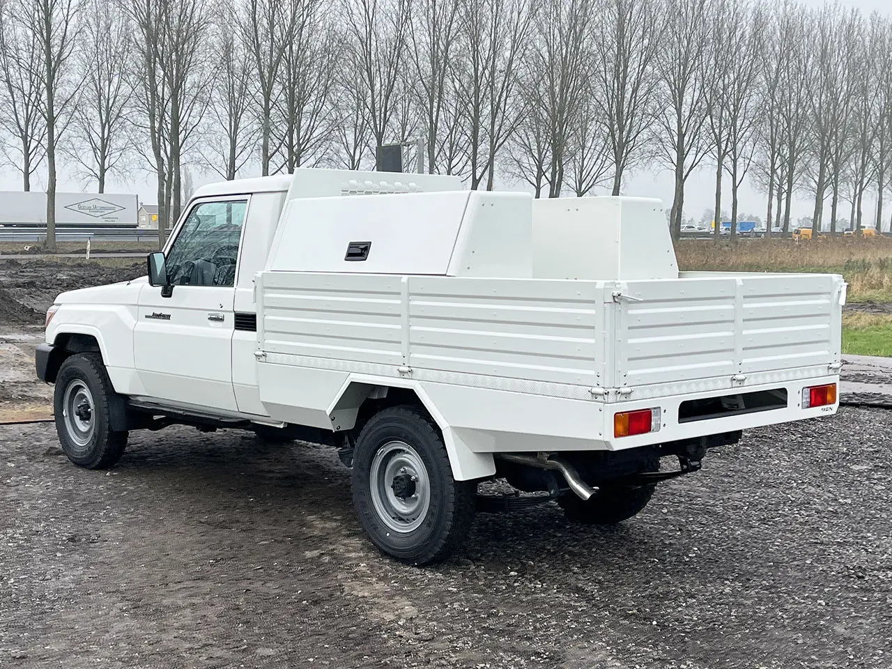 Toyota Land Cruiser HZJ79 Atelier mobile 4x4 3