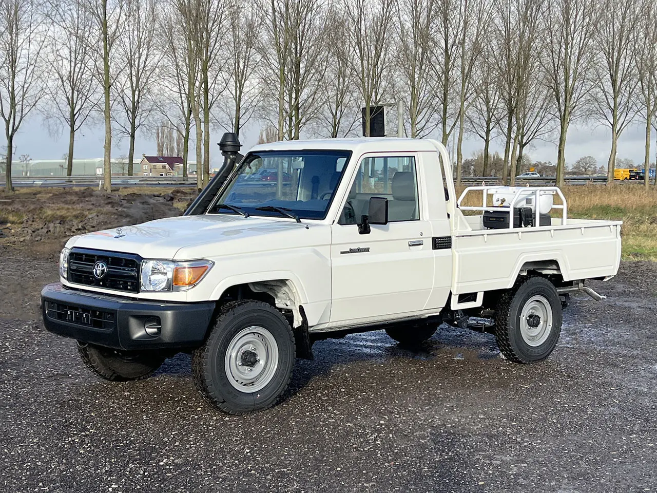 Toyota Land Cruiser HZJ79 Mobile Workshop 4x4