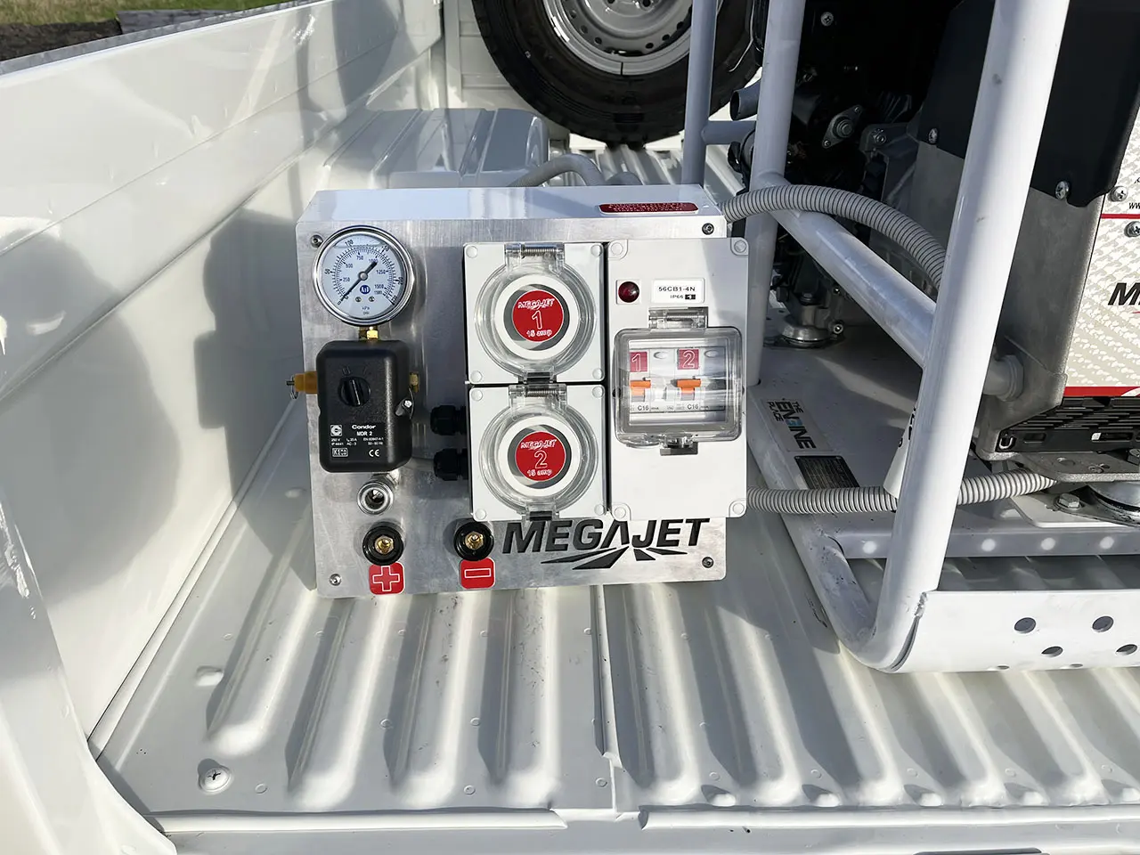 Toyota Land Cruiser HZJ79 4x4 Mobile Workshop 10